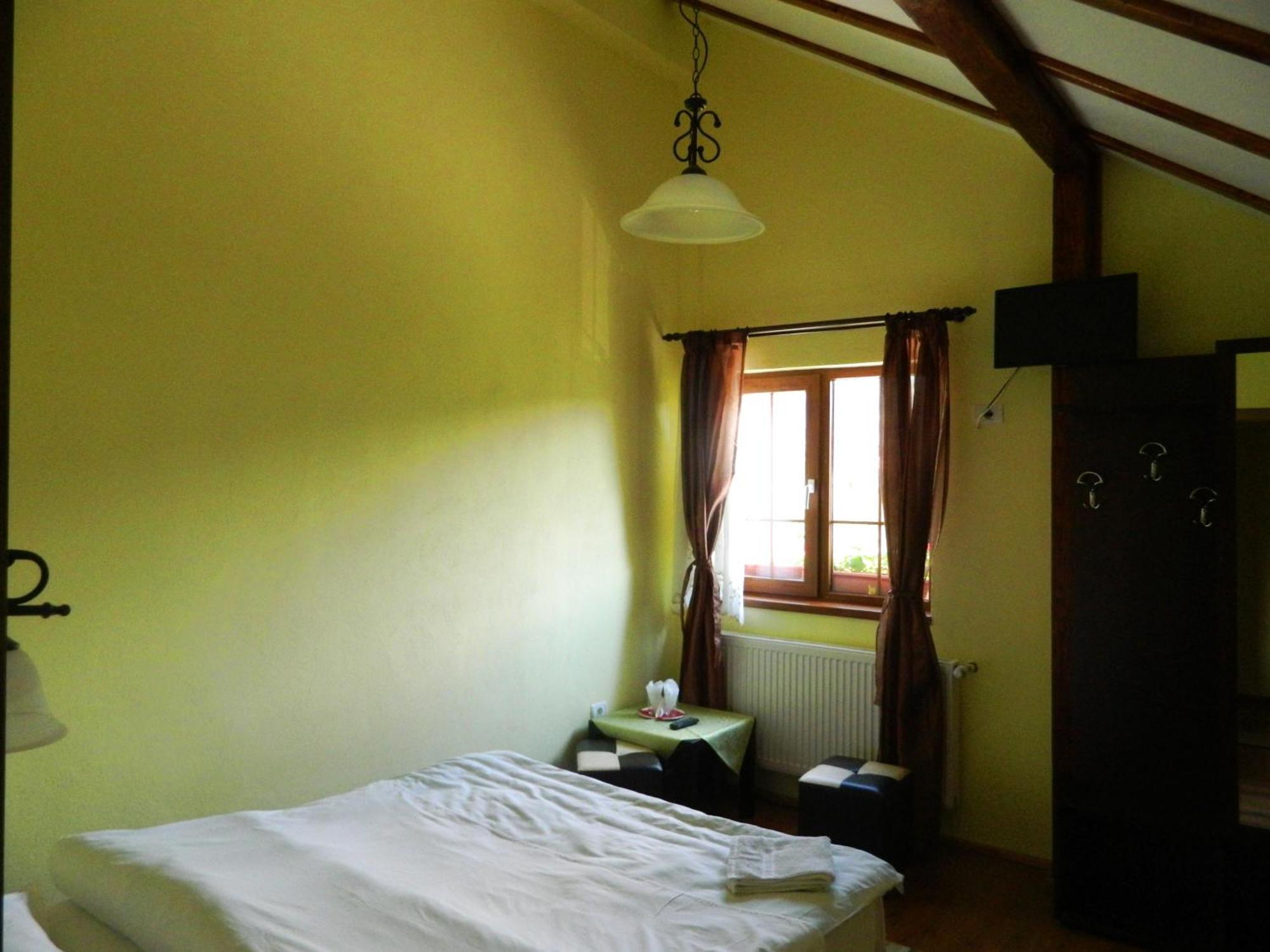 Hanul Cu Noroc Moieciu de Jos Room photo